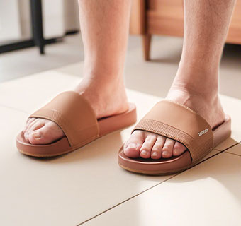 The Trendsetter: Fashion & Platform Slides